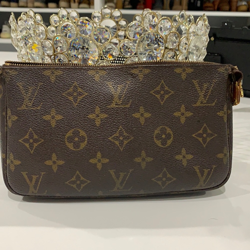 Authentic Louis Vuitton Pochette